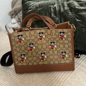 Coach tote used non smoking house